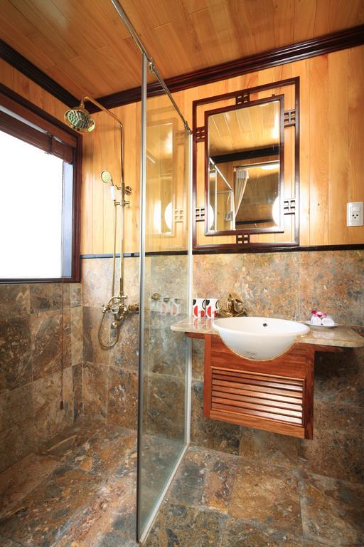 Garden Bay Luxury Cruise Hotel Ha Long Bagian luar foto