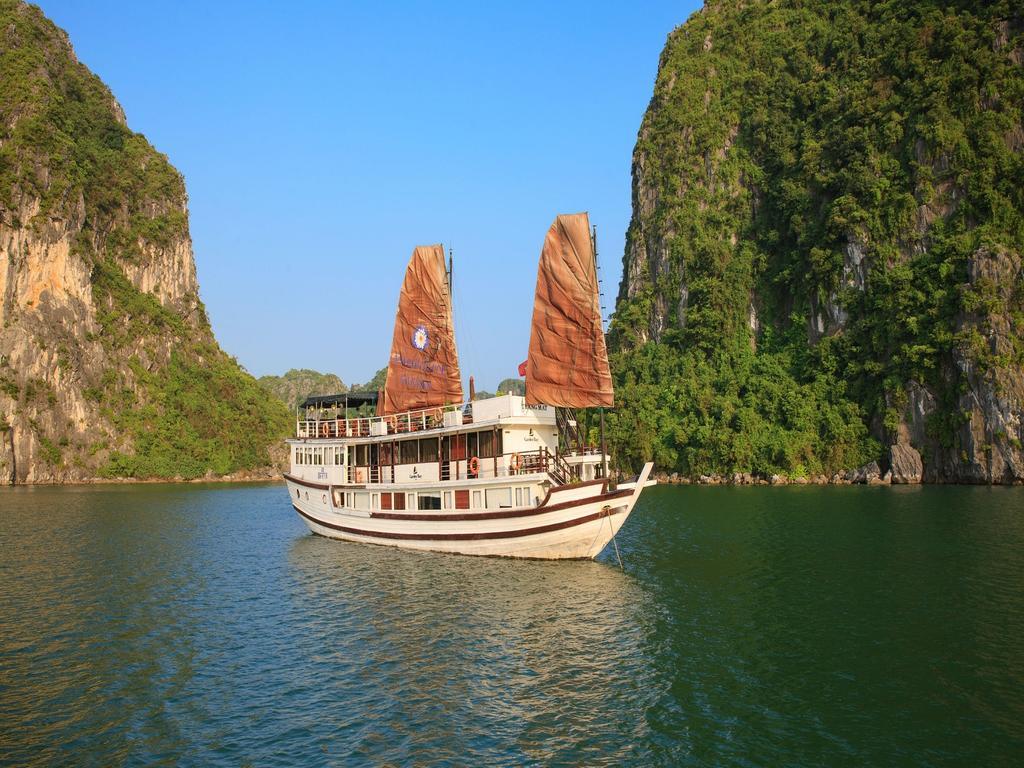 Garden Bay Luxury Cruise Hotel Ha Long Bagian luar foto