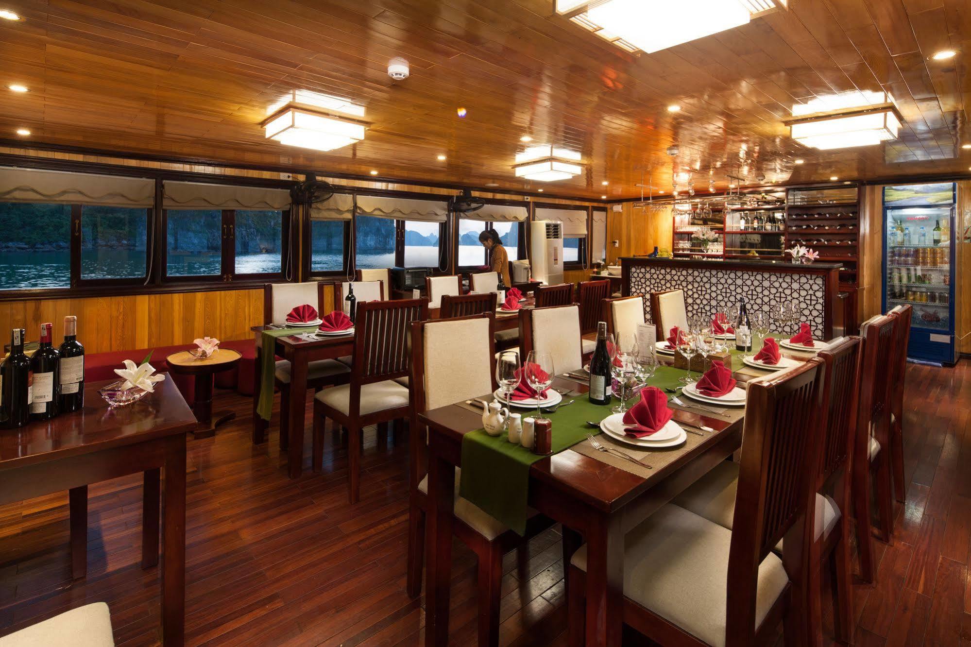 Garden Bay Luxury Cruise Hotel Ha Long Bagian luar foto