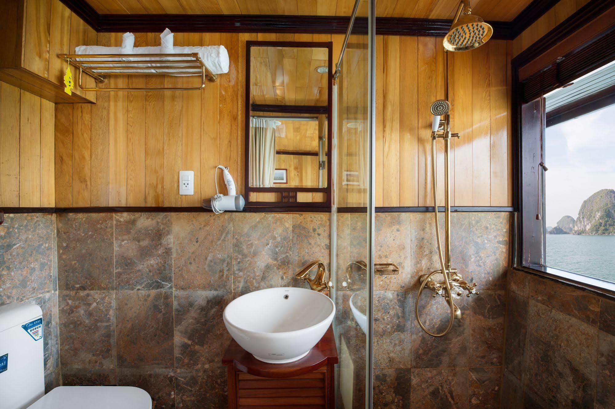 Garden Bay Luxury Cruise Hotel Ha Long Bagian luar foto