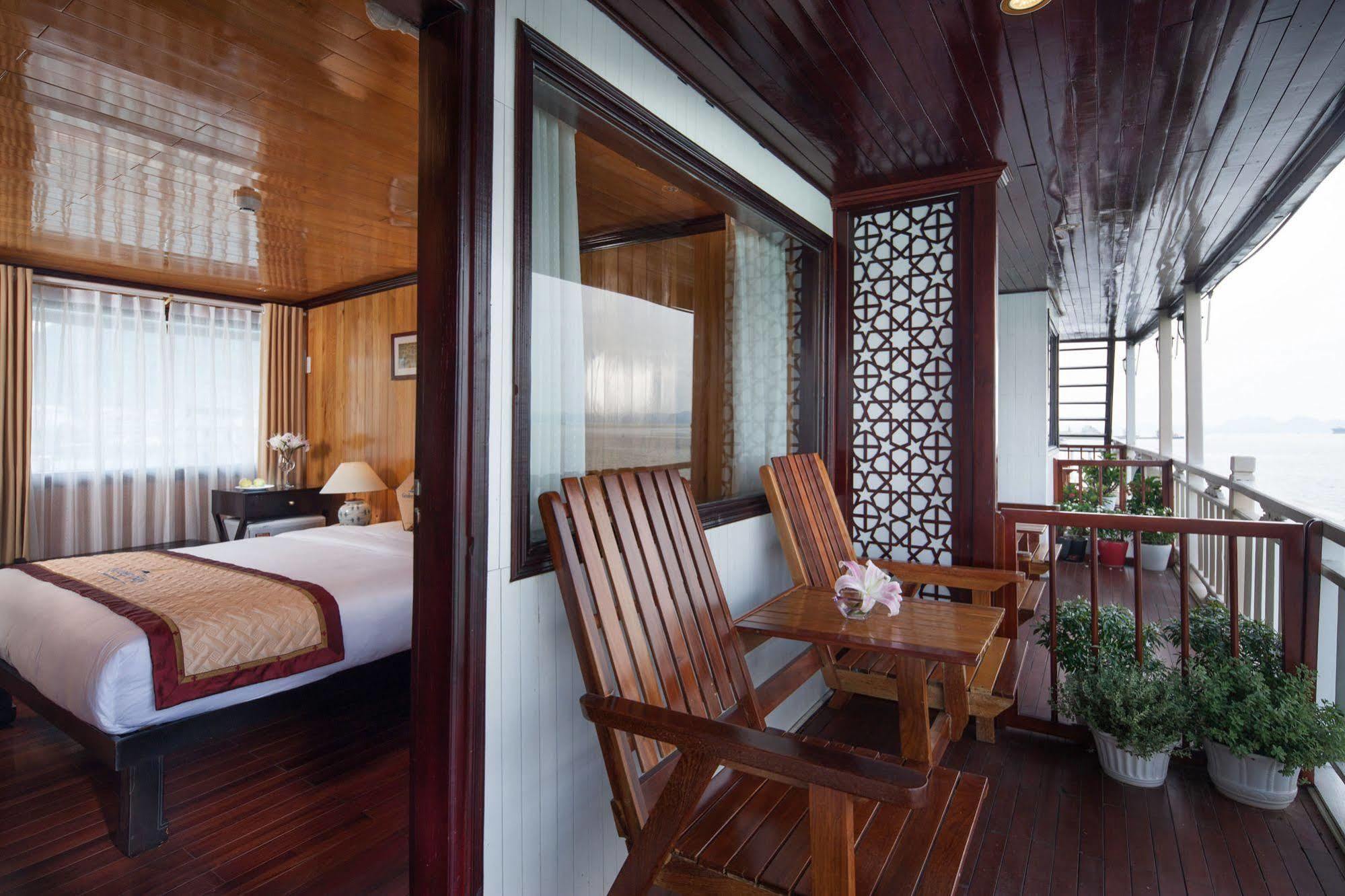 Garden Bay Luxury Cruise Hotel Ha Long Bagian luar foto
