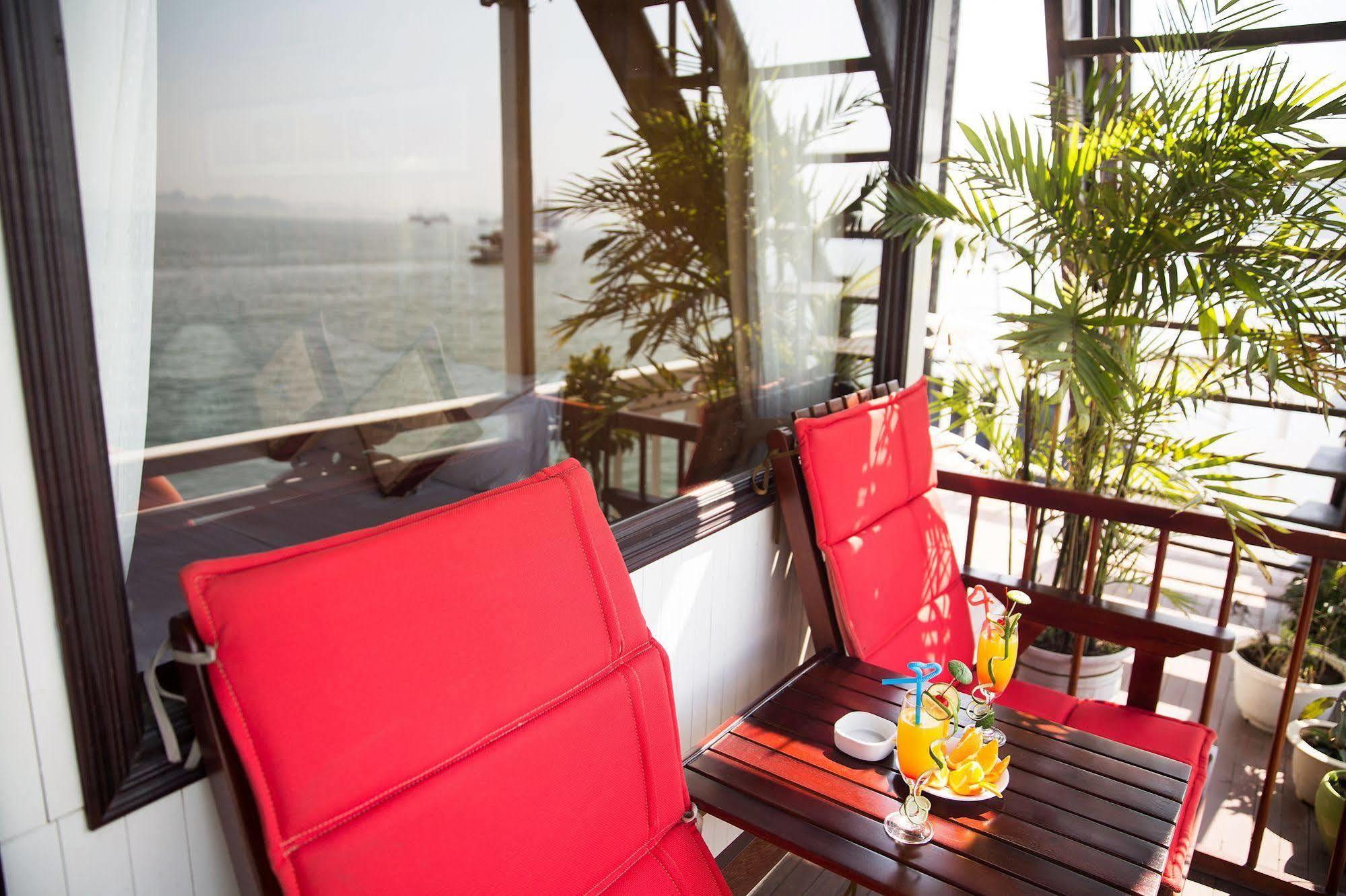 Garden Bay Luxury Cruise Hotel Ha Long Bagian luar foto