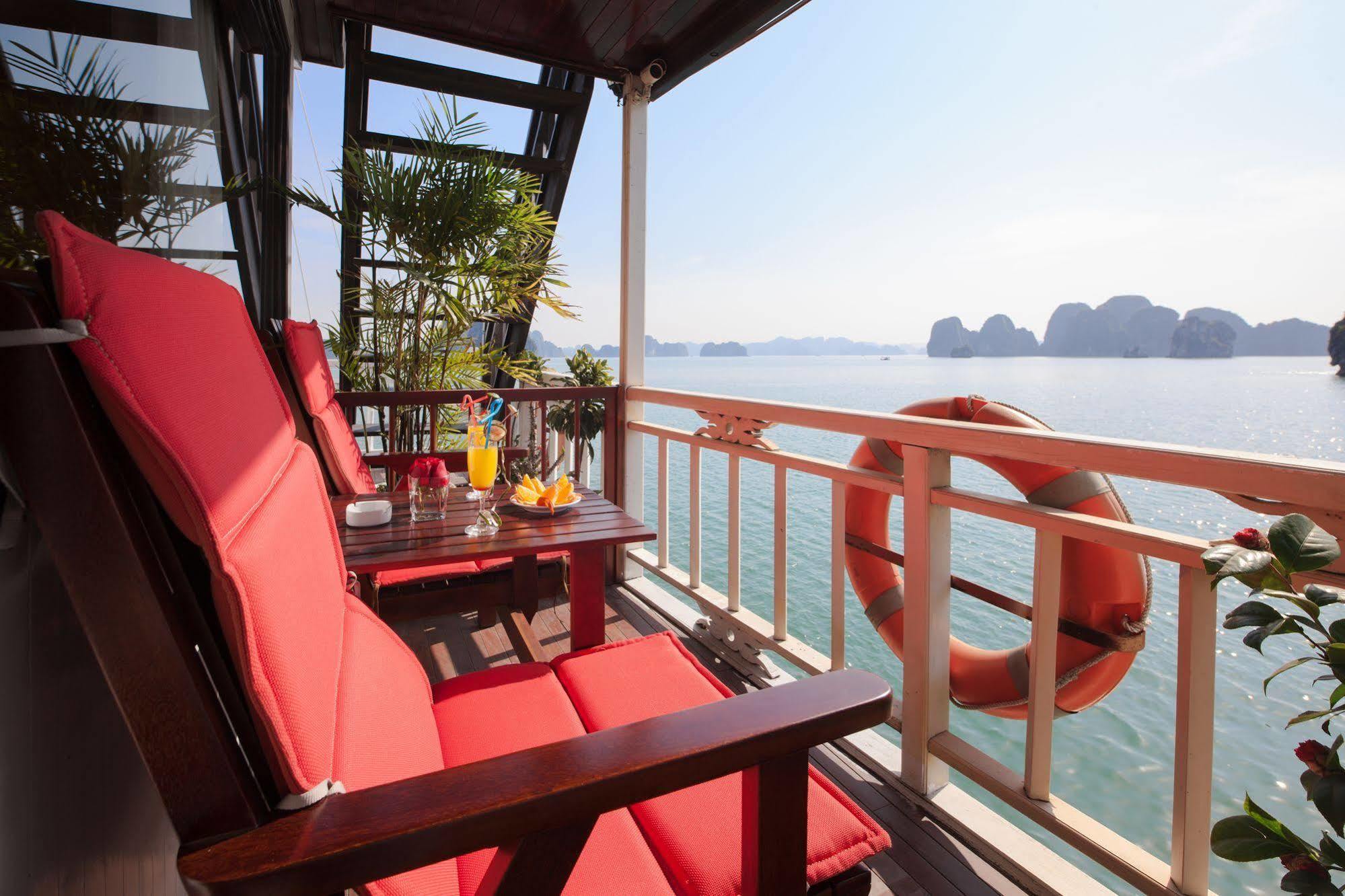 Garden Bay Luxury Cruise Hotel Ha Long Bagian luar foto