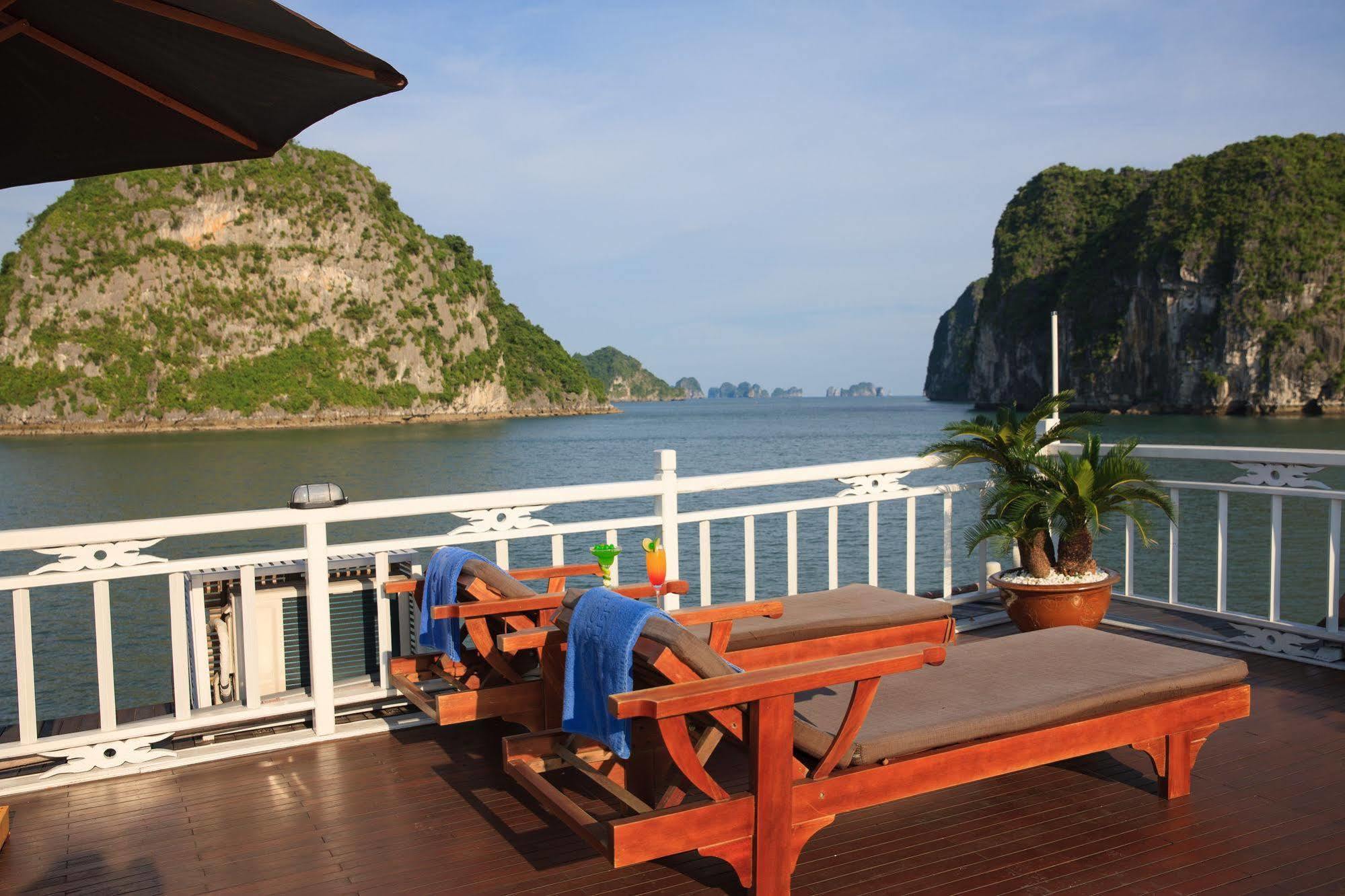 Garden Bay Luxury Cruise Hotel Ha Long Bagian luar foto