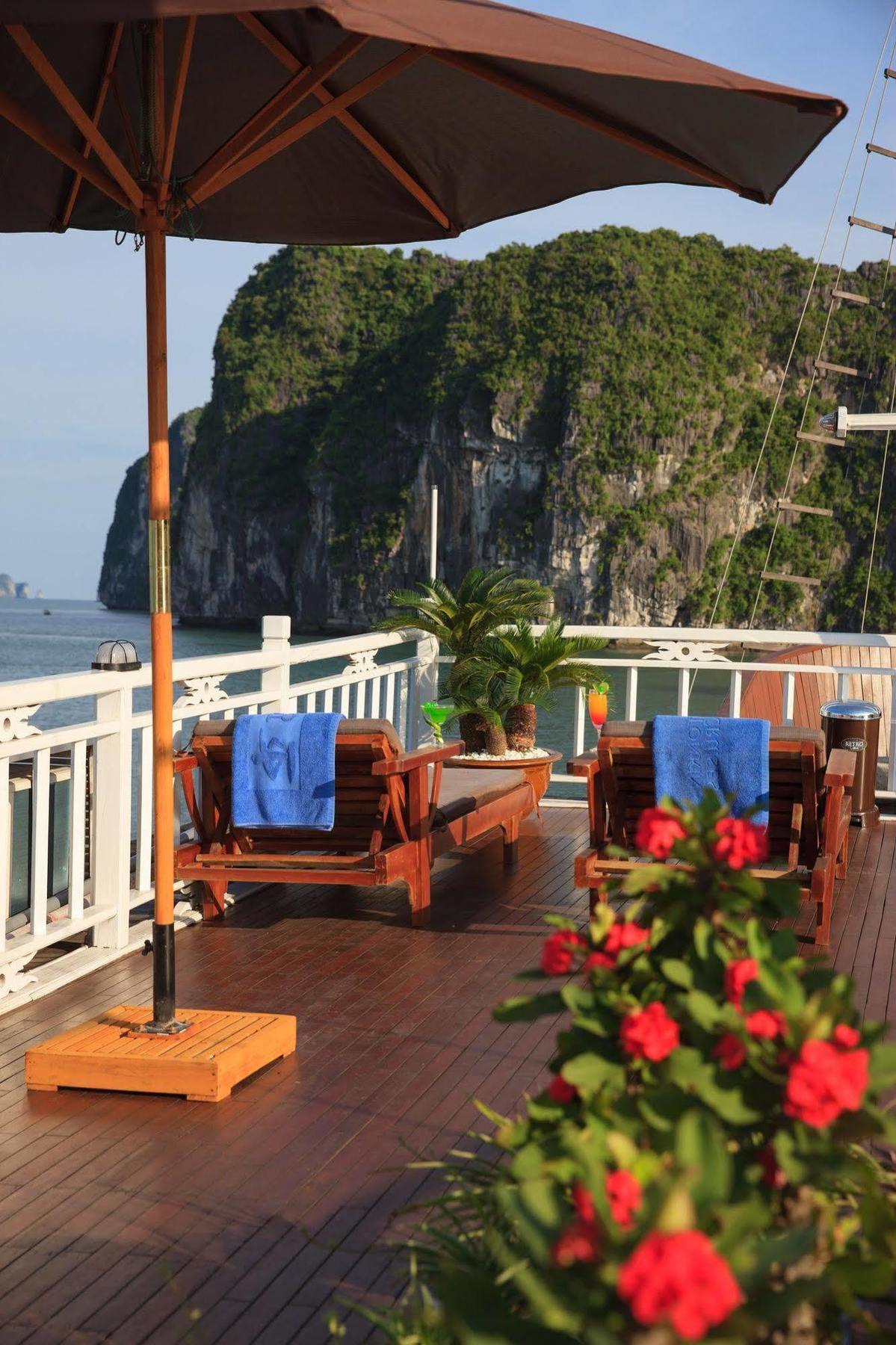 Garden Bay Luxury Cruise Hotel Ha Long Bagian luar foto