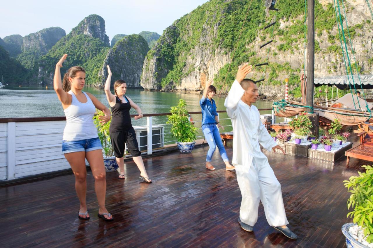 Garden Bay Luxury Cruise Hotel Ha Long Bagian luar foto