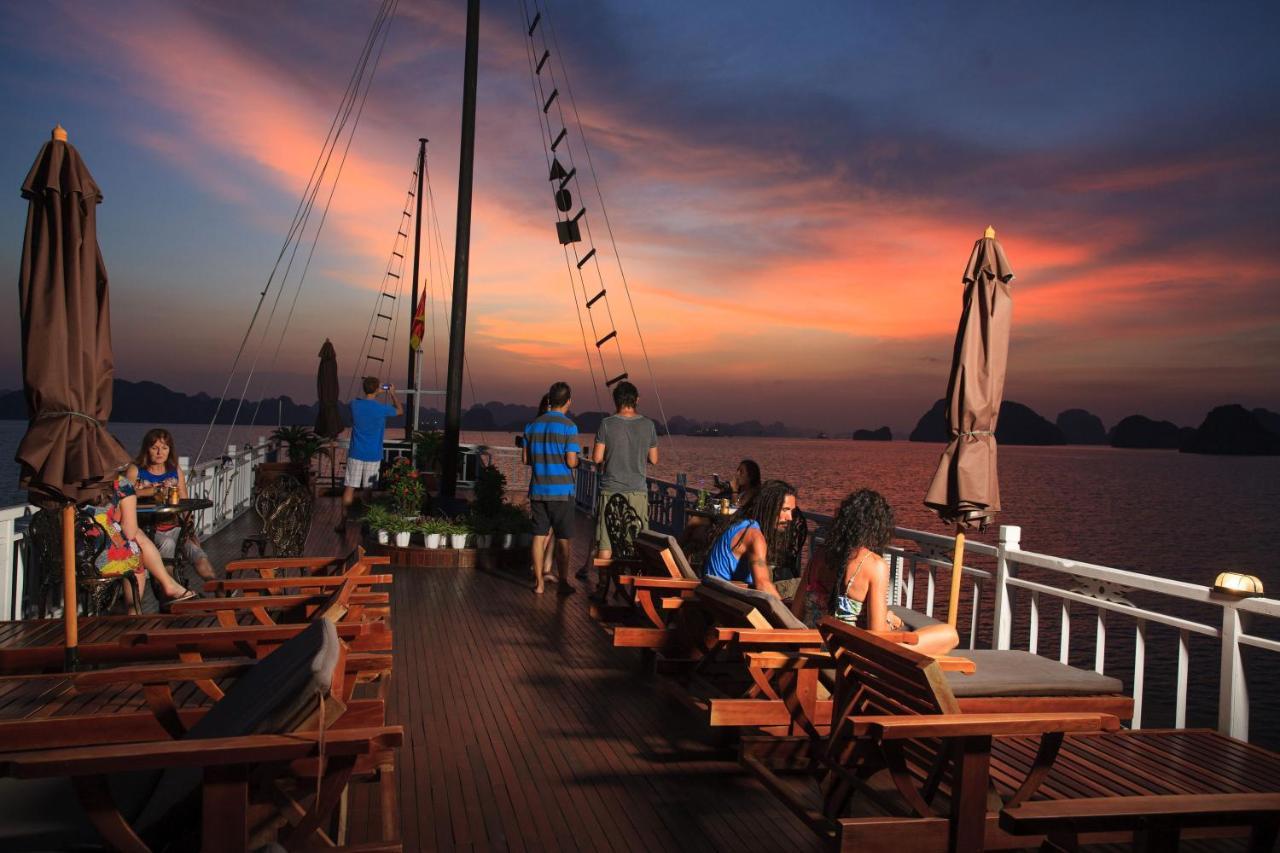Garden Bay Luxury Cruise Hotel Ha Long Bagian luar foto