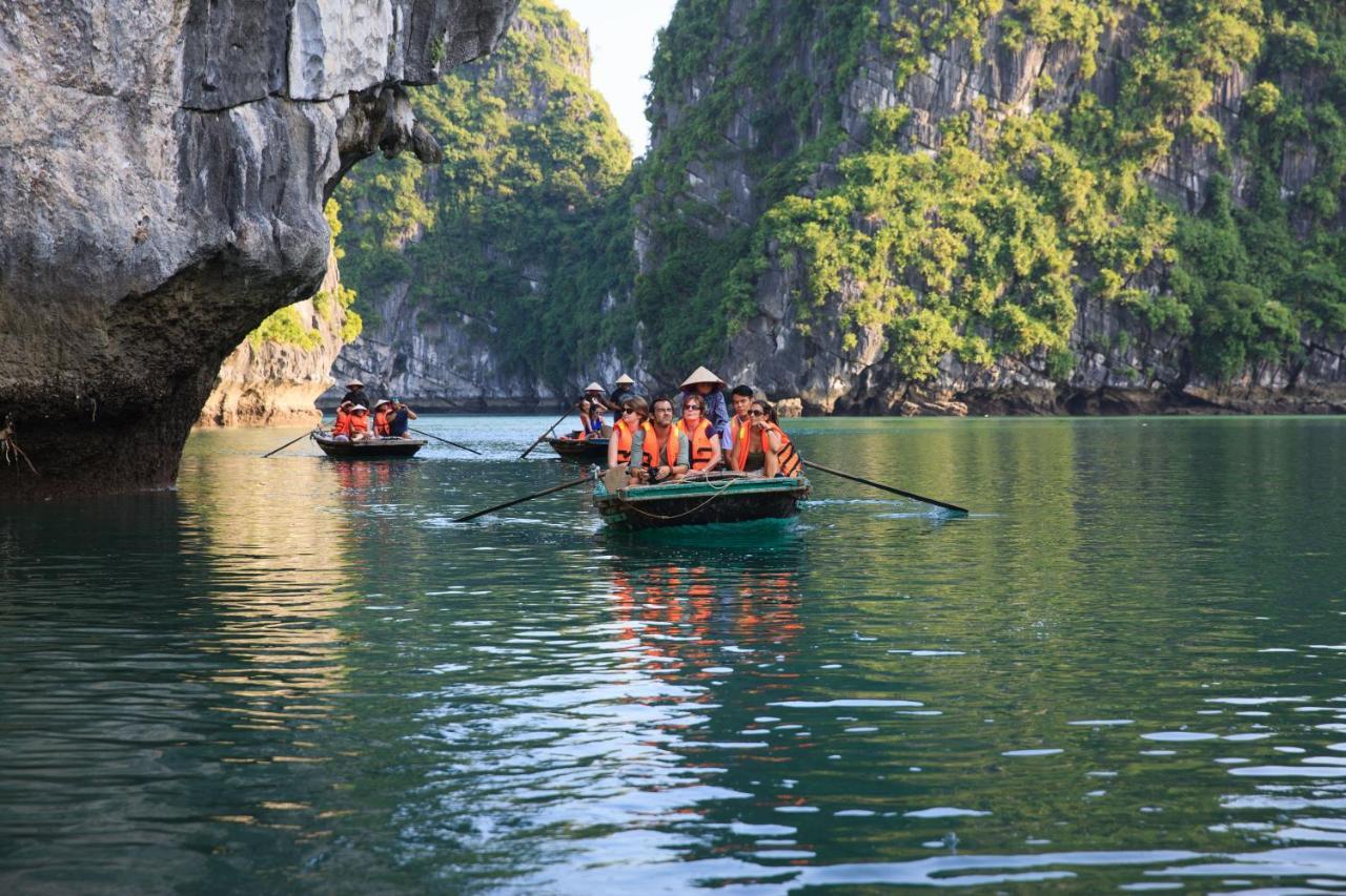 Garden Bay Luxury Cruise Hotel Ha Long Bagian luar foto
